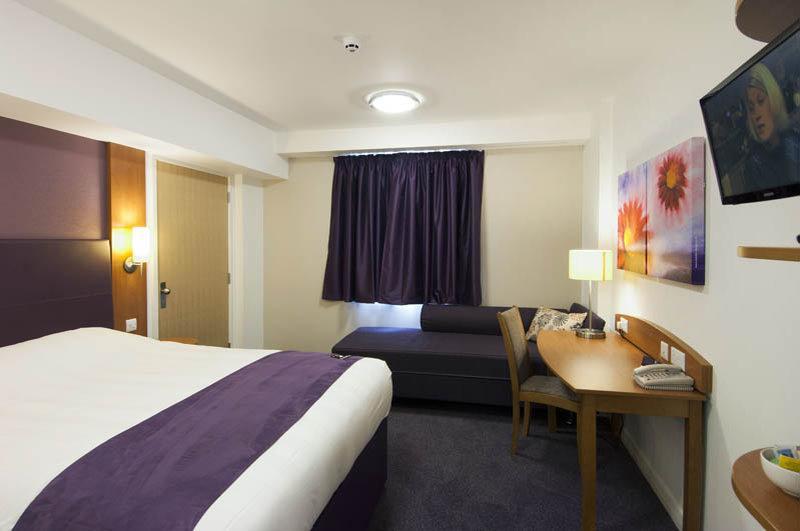 Premier Inn Каррікфергус Екстер'єр фото